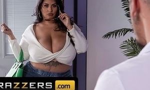 Brazzers - PLUS-SIZE Sofia Rose gets every inch rubbed