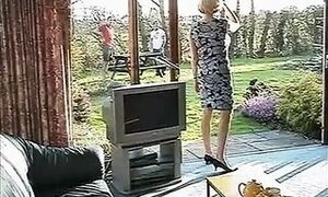 Brit Housewife gets boinked!