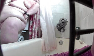 Cam Catches BBW Chillin On The Toilet