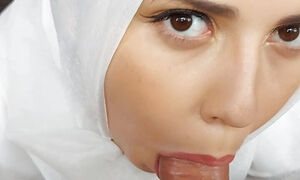 Hot Muslim wife gives me a good blowjob until I cum