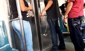 Buenas nalgas en el metro